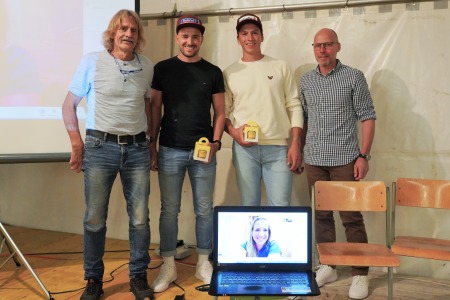 Olympioniken mit den beiden Moderatoren