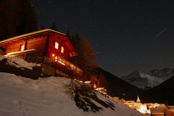 Aegerta - Aussenansicht by night