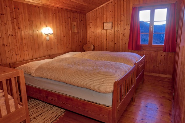 Aegerta - Schlafzimmer mit Kinderbett